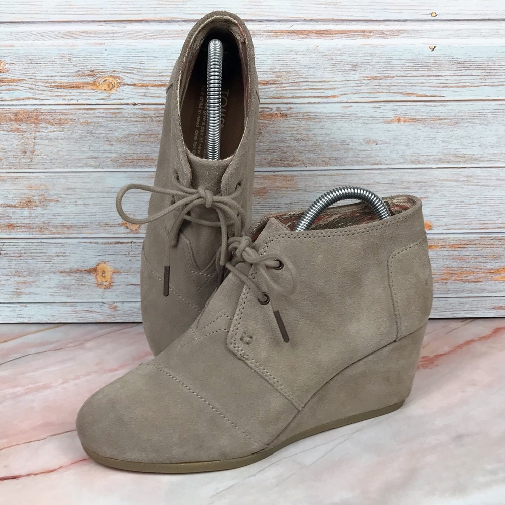 Tom’s Desert Wedge Ankle Booties in Taupe Suede size 8.5